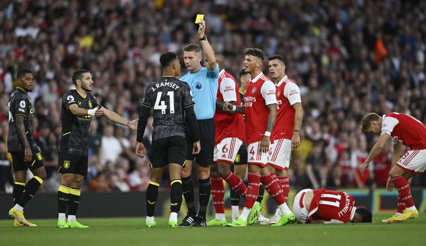 Thẻ vàng là gì? Tìm hiểu ý nghĩa và ứng dụng của thẻ vàng trong cuộc sống