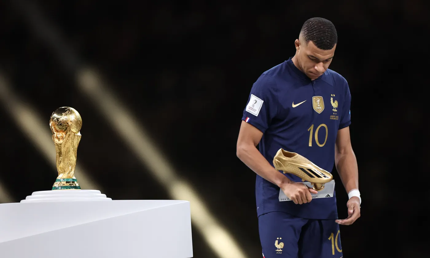 Chiếc giày vàng World Cup là gì? Bí mật của danh hiệu danh giá